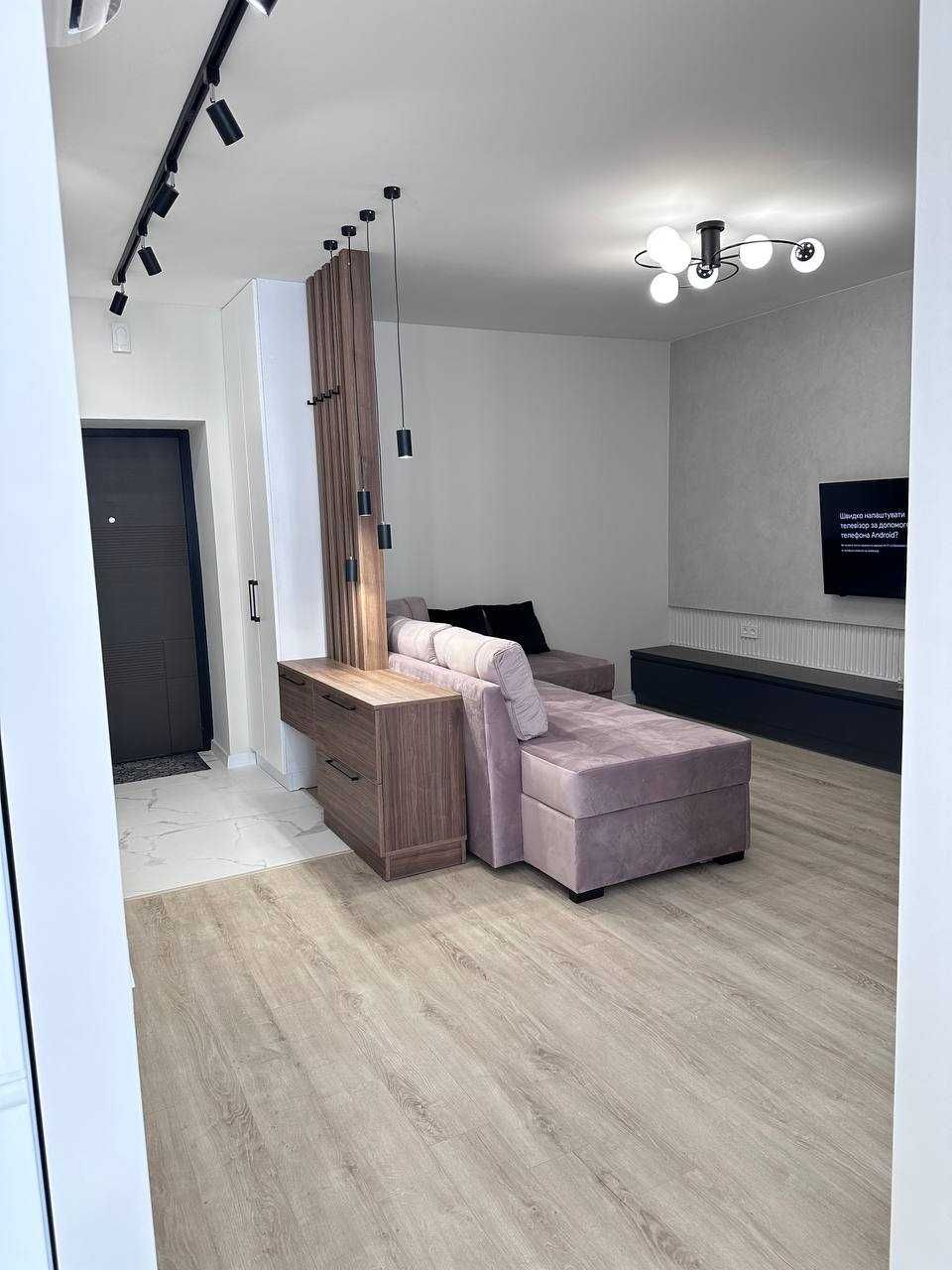 Продаж 1 кімнатна в центрі з ремонтом + меблі та техніка