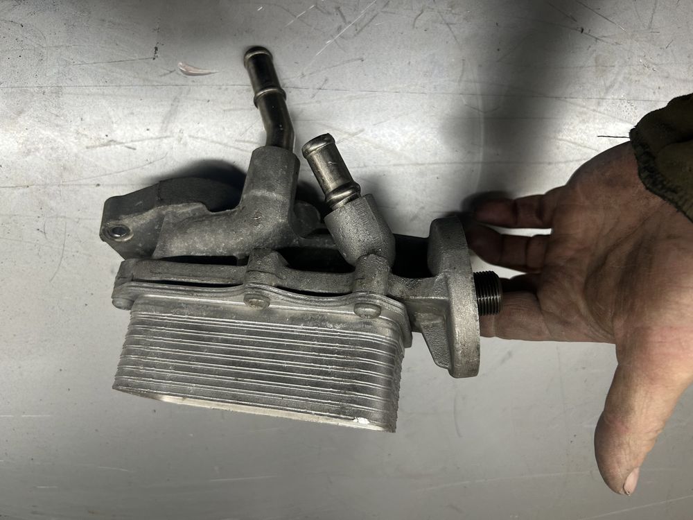 Podstawa Chlodnica filtra oleju silnika 6.4 srt Dodge Ram