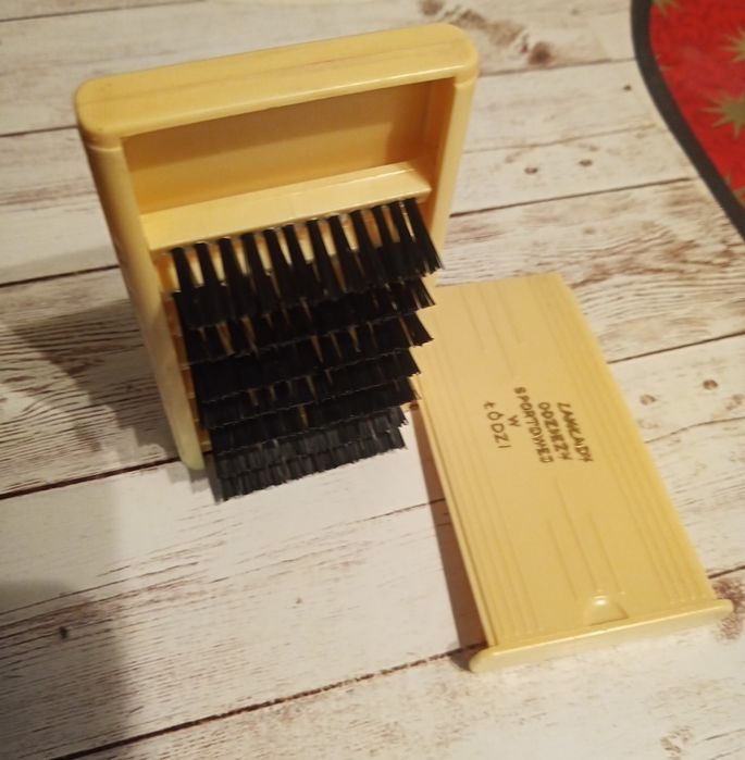 Szczotka do ubrań  gadżet PRL