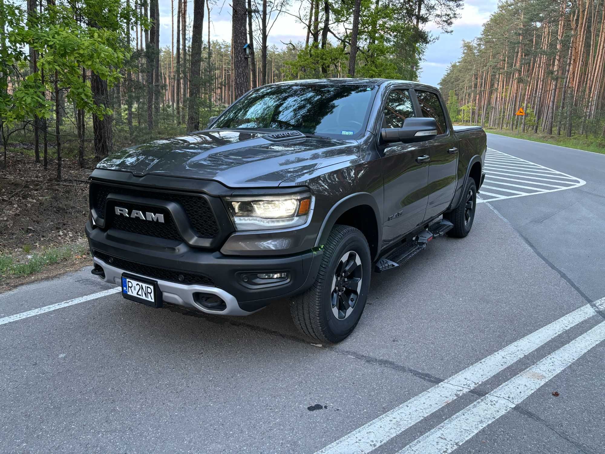 Ram 1500 Rebel 5.7 Hemi eTorque 401 KM 2020r 87 tyskm 4x4 Pneumatyka