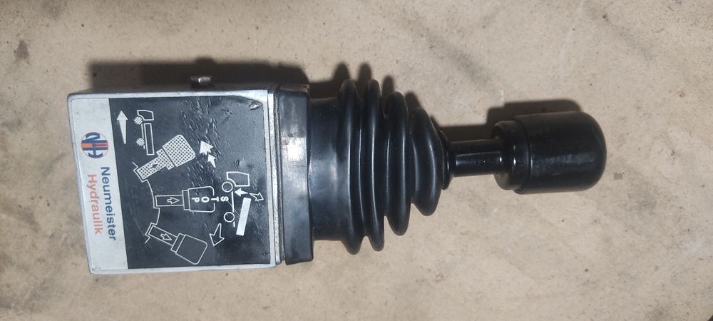 Пневматичний джойстик для підйому кузова