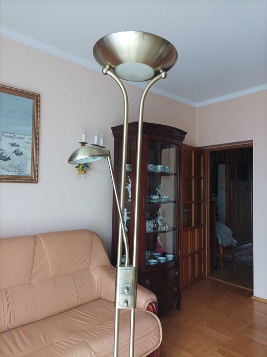 Lampa podłogowa w stylu klasycznym
