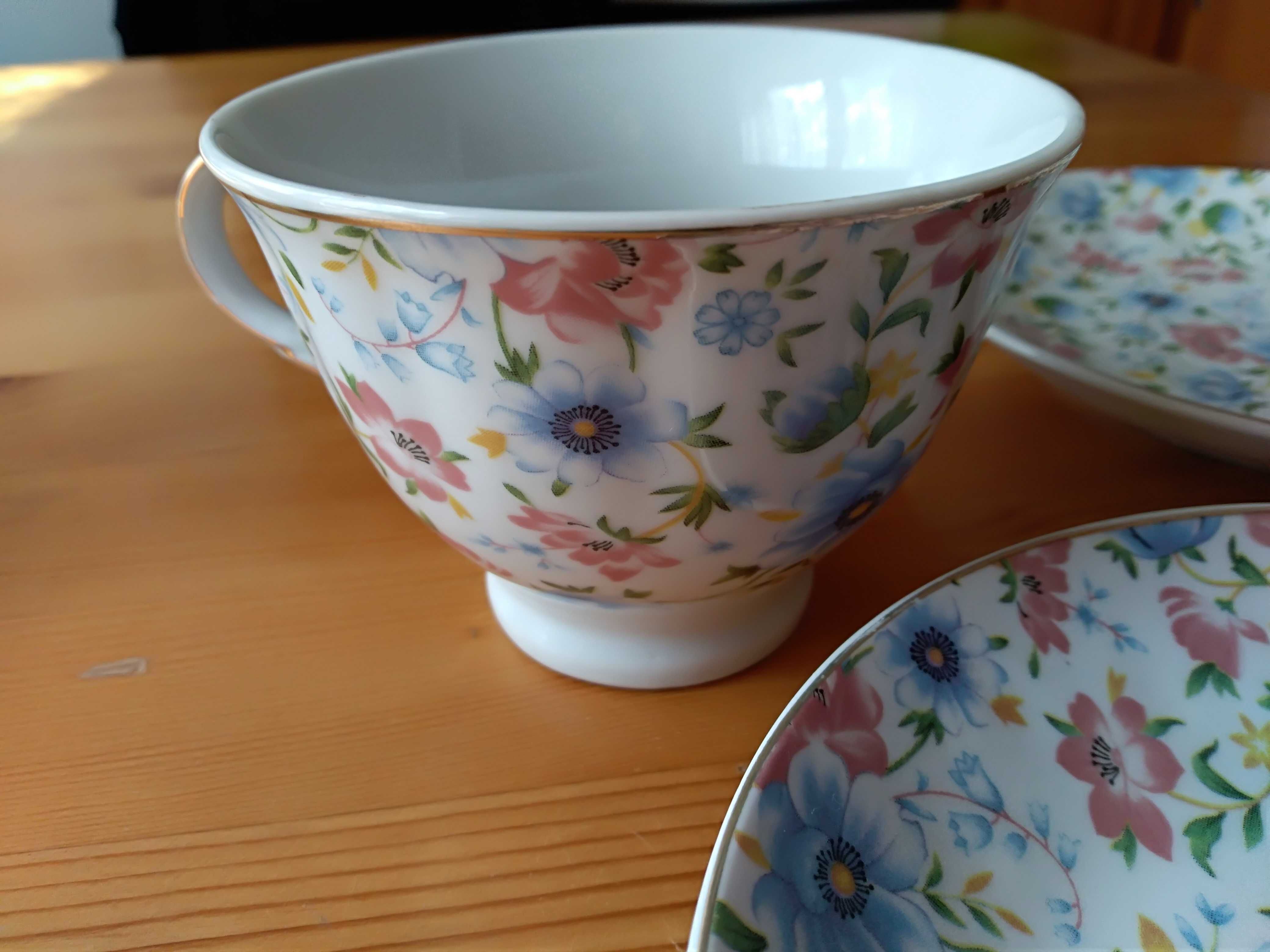 2 filiżanki biała porcelana japońska wzór kwiaty