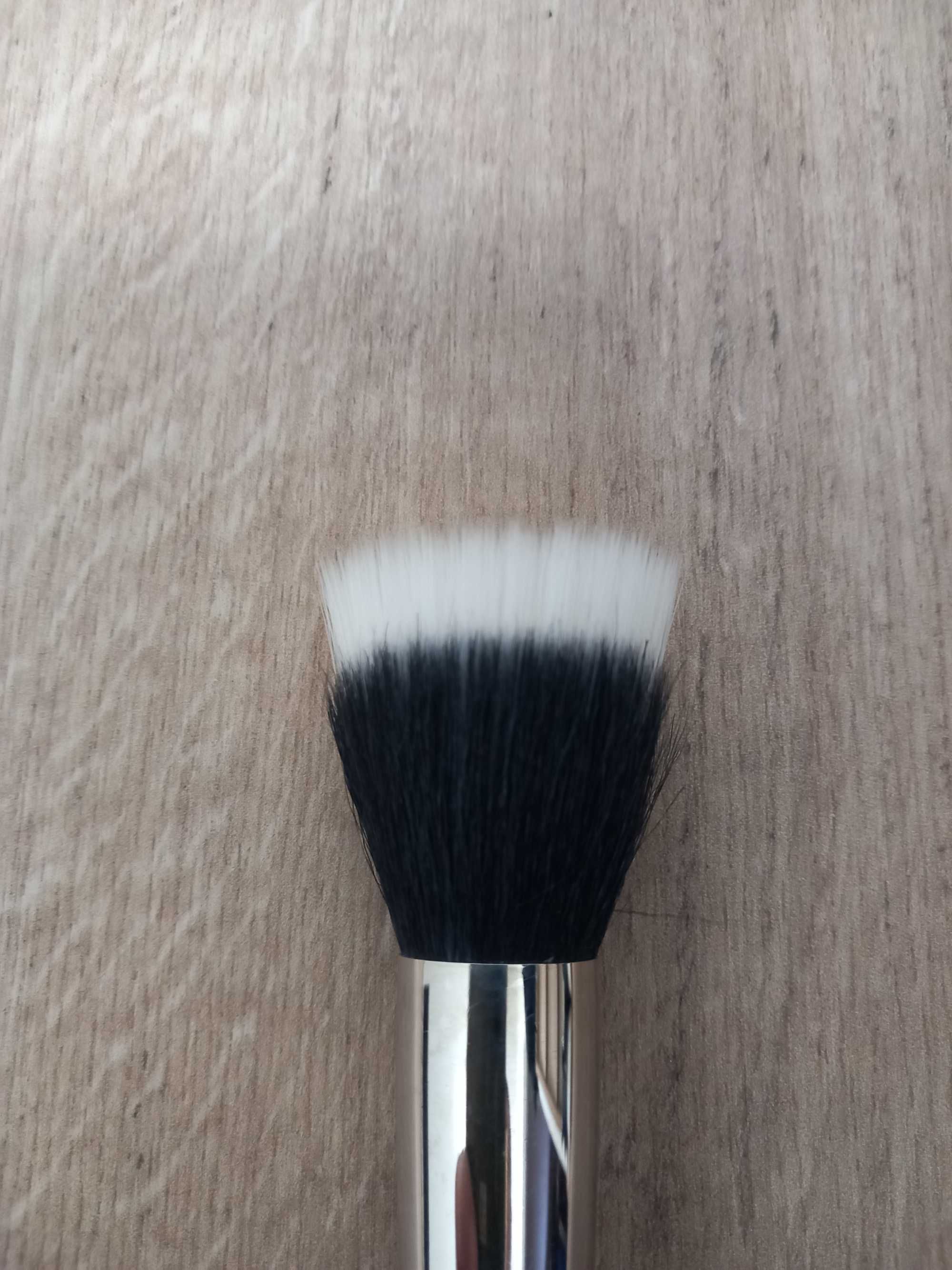 Pędzel Inglot 27TG