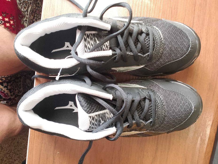 Кроссовки Mizuno (нові)