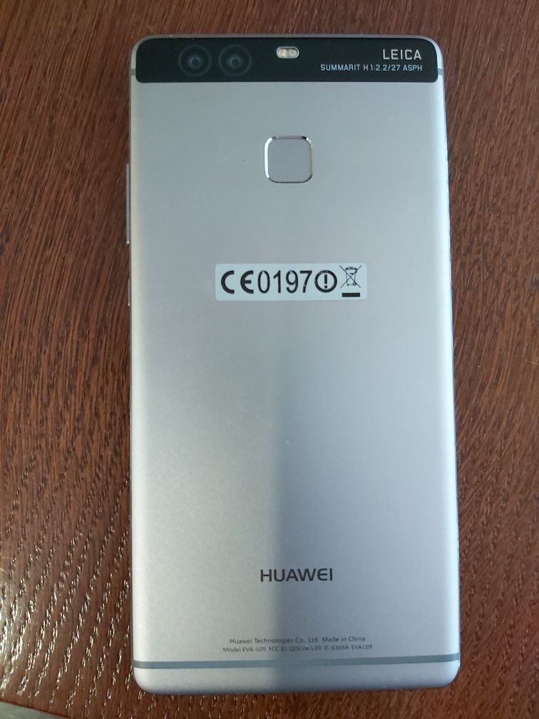 Huawei P9 (model EVA-L09) w kolorze Titanium Grey.