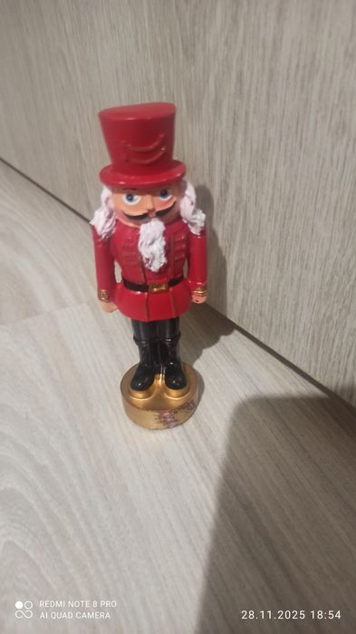 mały czerwony dziadek do orzechów polecam