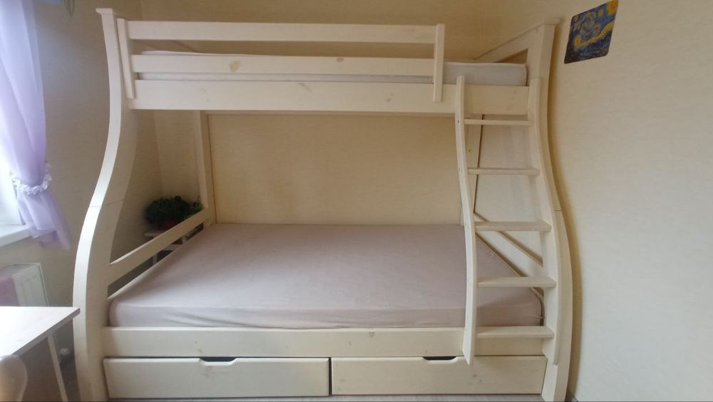Продам двоповерхове ліжко разом з матрацам охайний стан