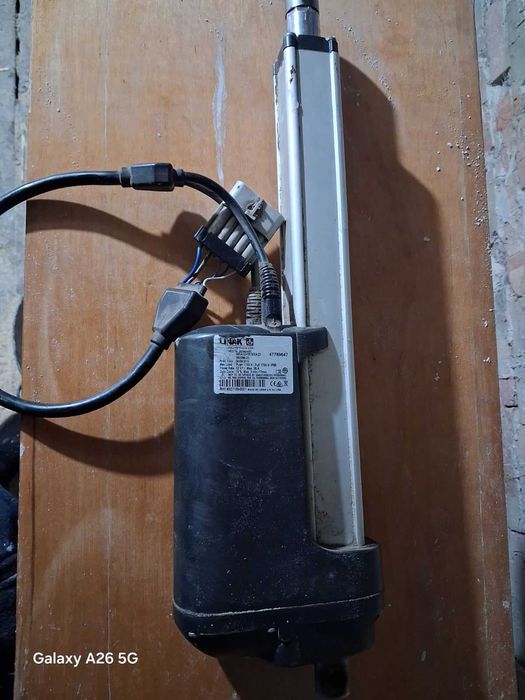 Продам моторчик на відкриття бункера