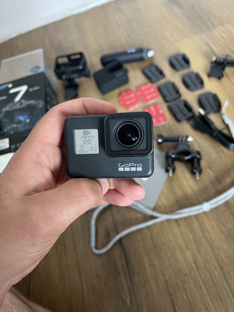 GoPro Hero 7 black, dwie baterie, statyw, torba