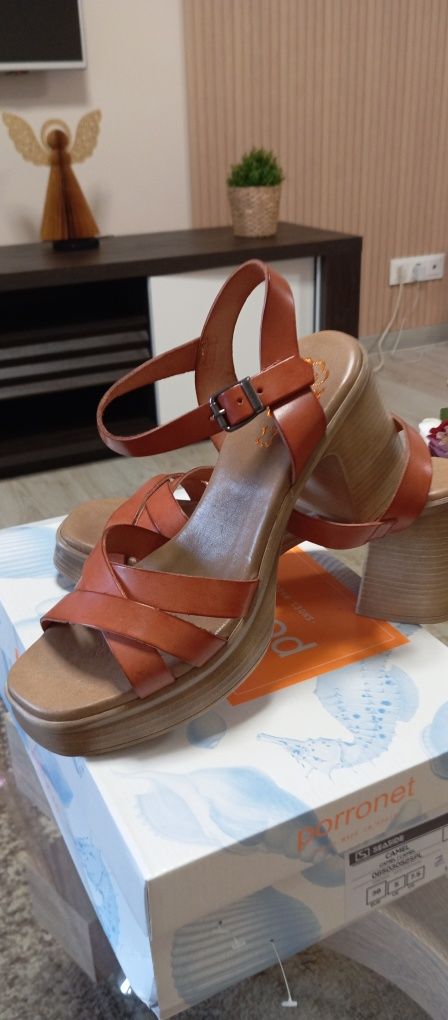 Sandálias novas. Conforto e elegância