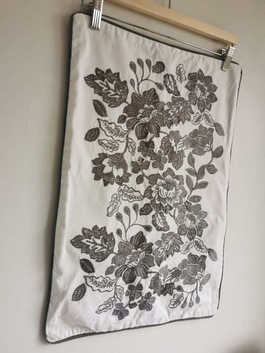 Ikea Skuggnava poszewka na poduszkę minimalistyczna szara jasna kwiaty