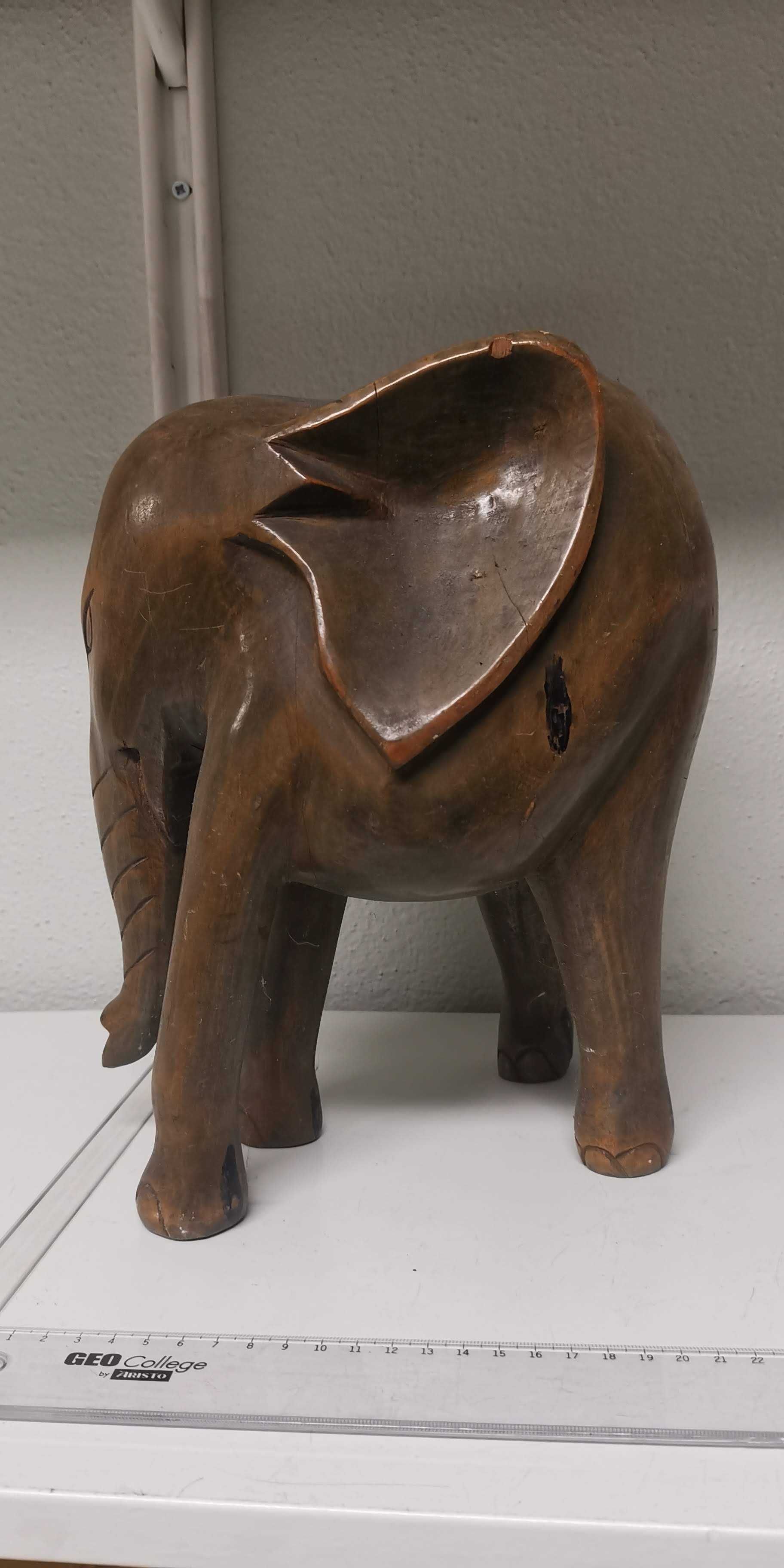 Escultura africana em madeira original em pau-ferro (anos 60)