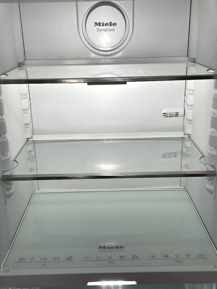 Холодильник Miele KFN 37692 Вбудований Льодогенератор PerfectFresh