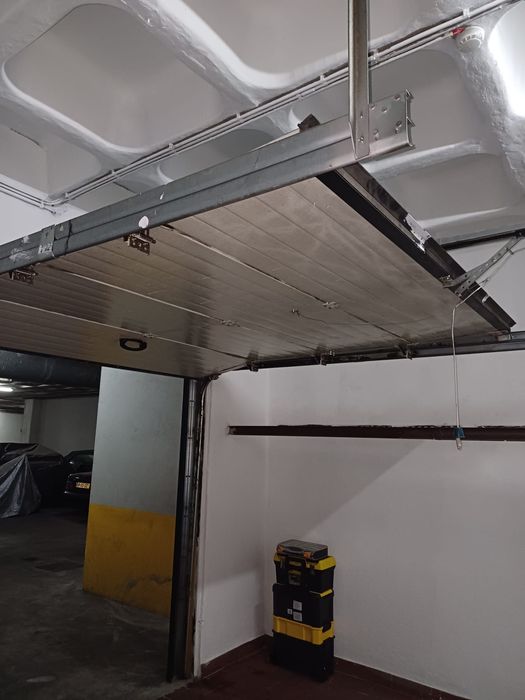 Garagem Fechada - Centro Cívico Carnaxide