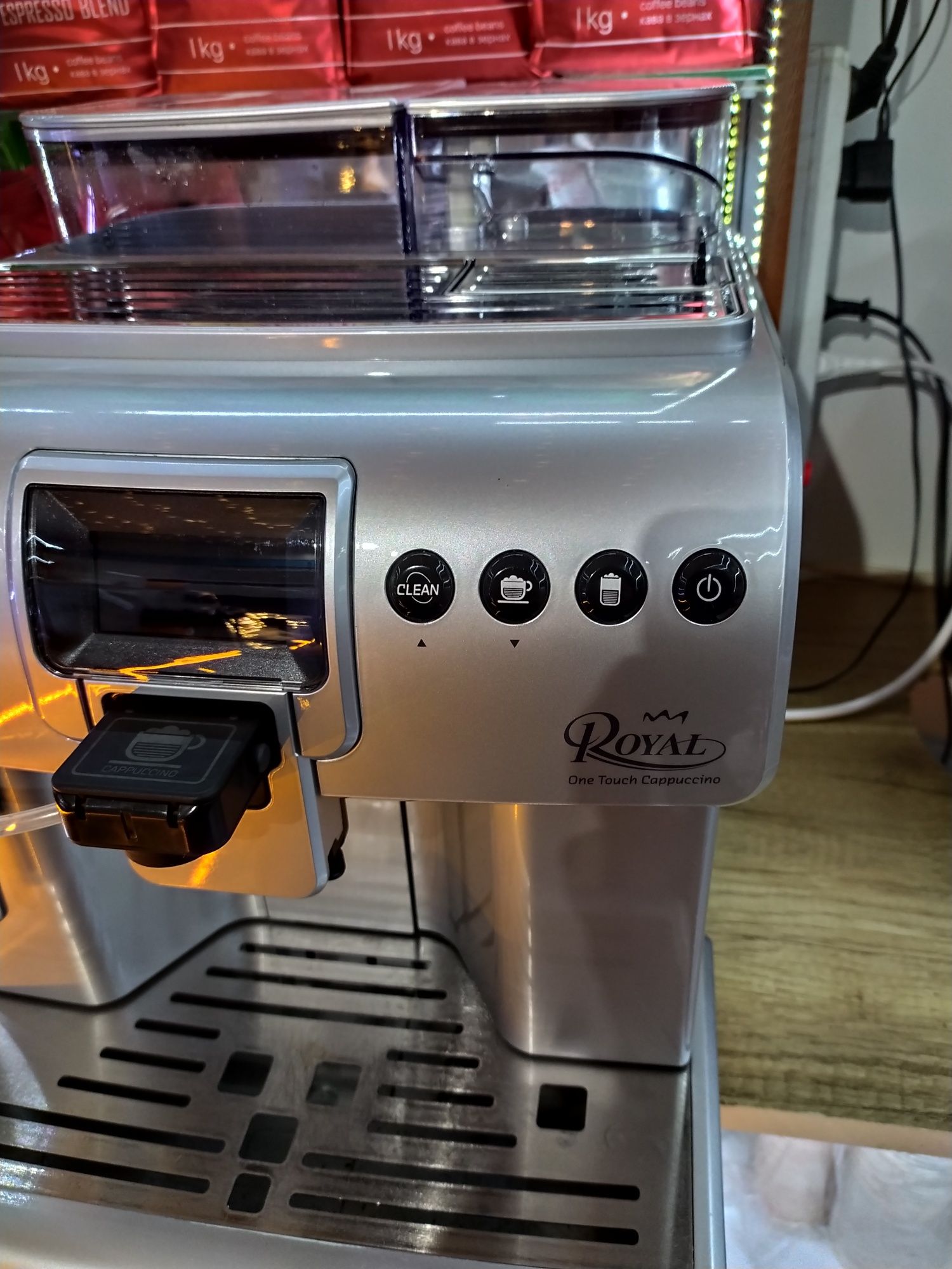 Кавомашина Кофемашина Кавоварка Saeco Royal One Touch Cappuccino: