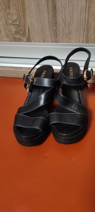 Босоніжки шкіряні