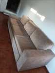 Sofá-cama de cor camel