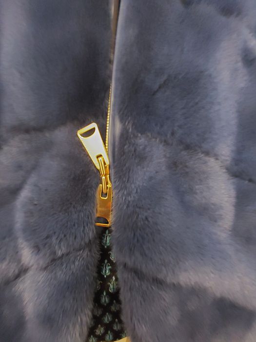 Елегантна норкова жилетка