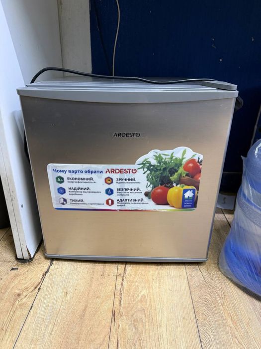 Полностью рабочий холодильник