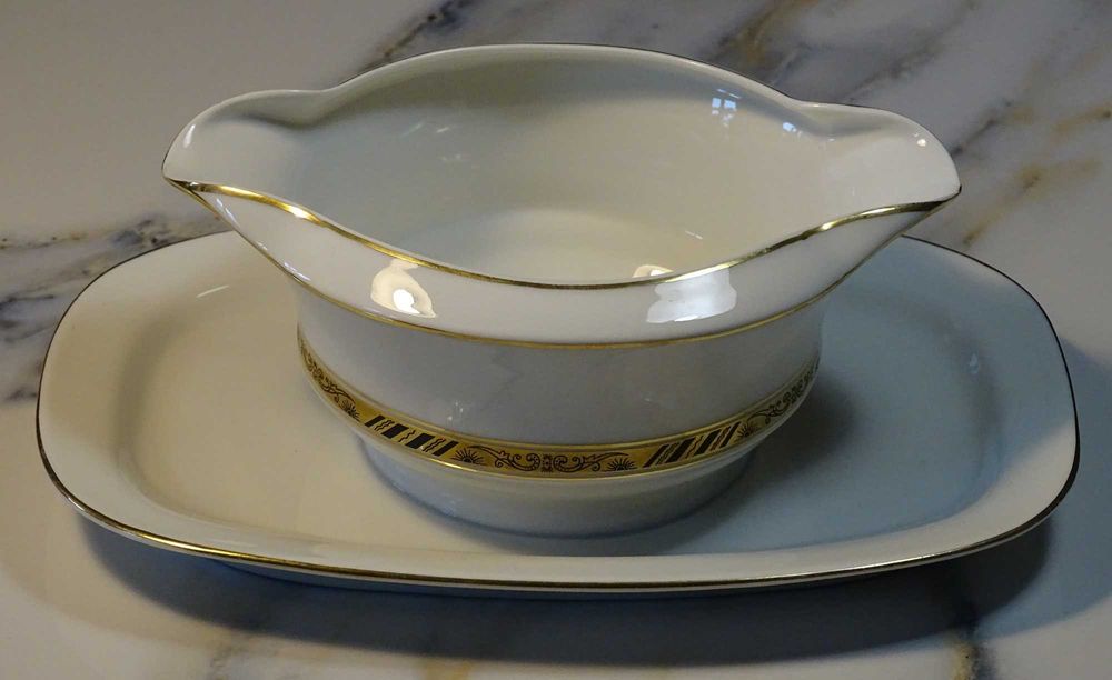 Przedwojenna porcelana Giesche (Katowice): elegancka sosjerka.