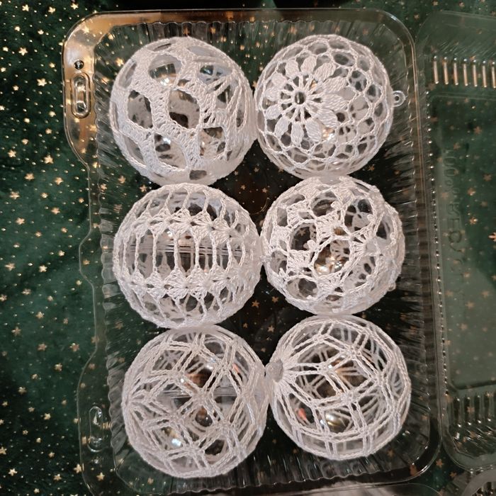 12 bombek robionych szydełkiem