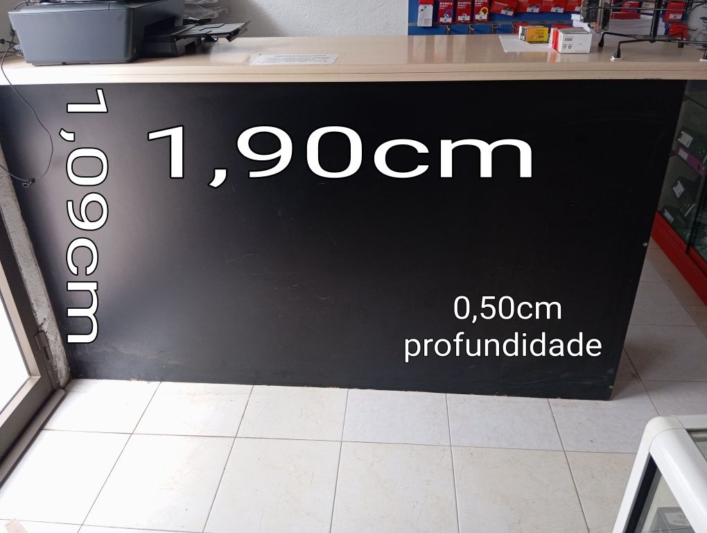 Vendo balcão usado