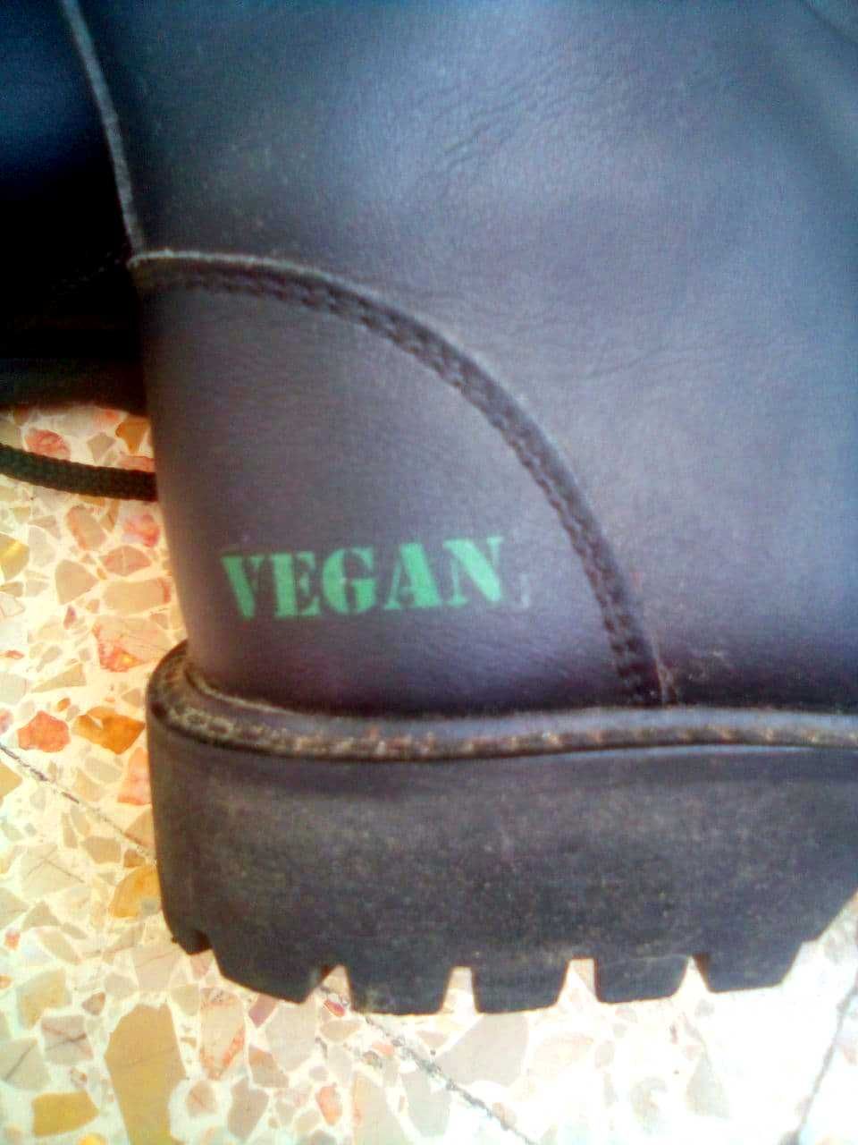 Botas pretas veganas NAE b-gun