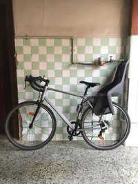 Bicicleta Triban 100 Decathlon com cadeirinha de criança -> 220 euros