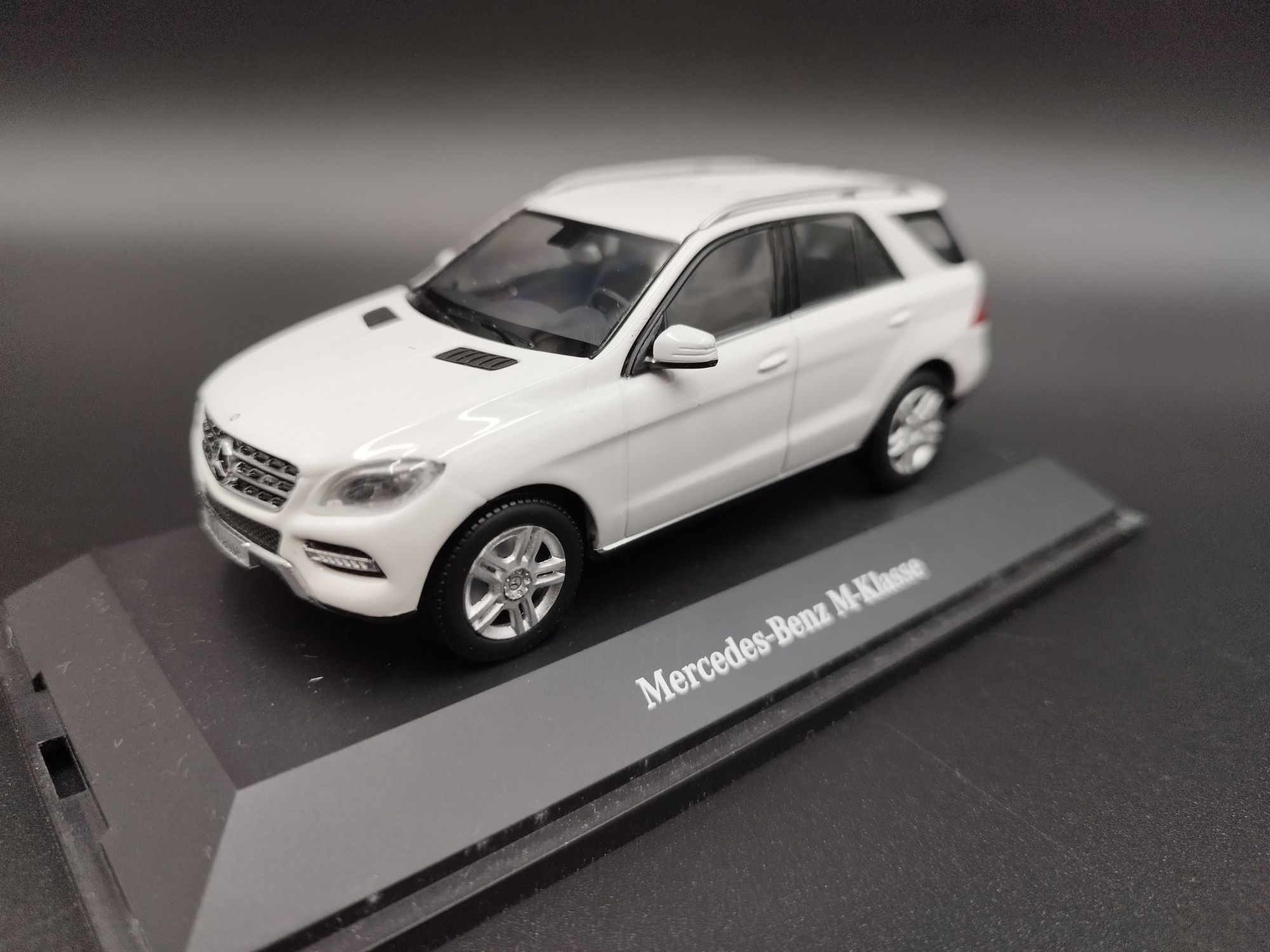 1:43 Minichamps Mercedes M-Class model nowy