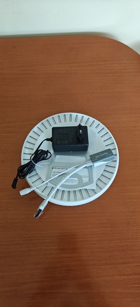 MIKROTIK ROUTERBOARD CAP AX (cAPGi-5HaxD2HaxD) Access Point wzmacniacz