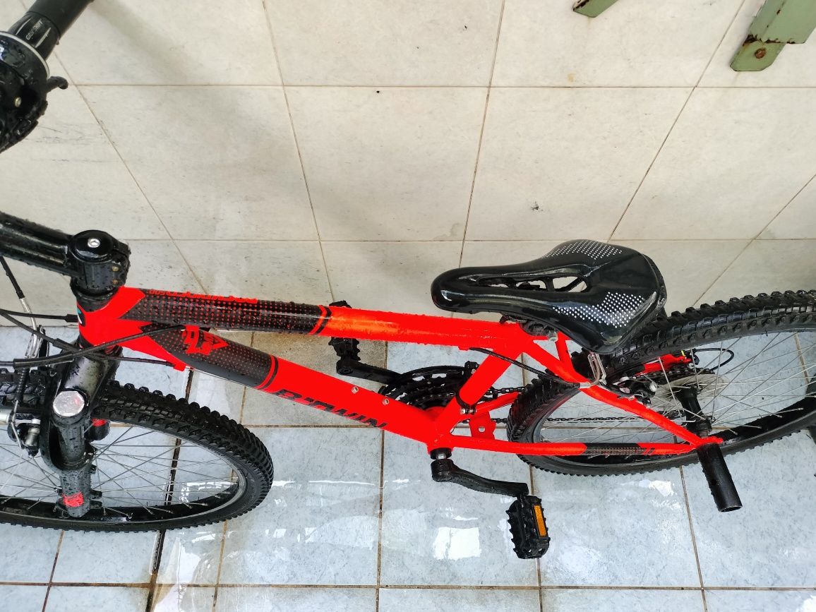 Bike b.twin aro 24 com pezinhos