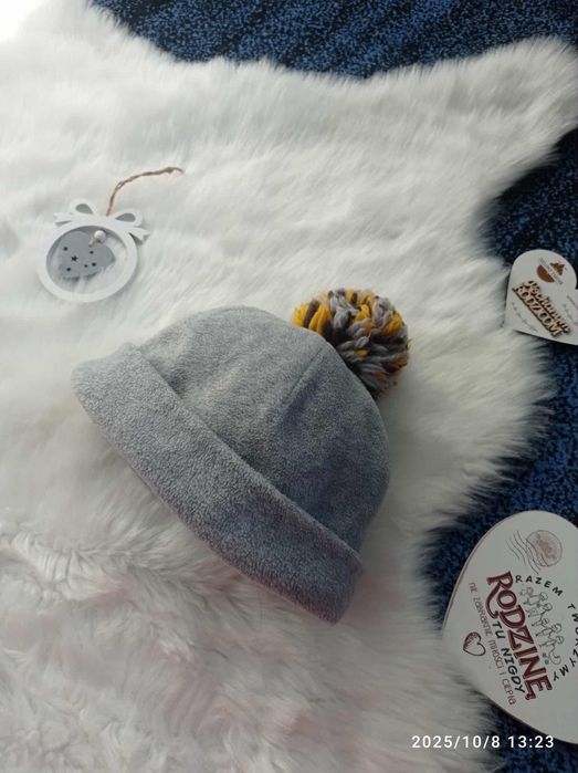 Czapka zimowa na polarku z pomponem dla kobiety lub nastolatki