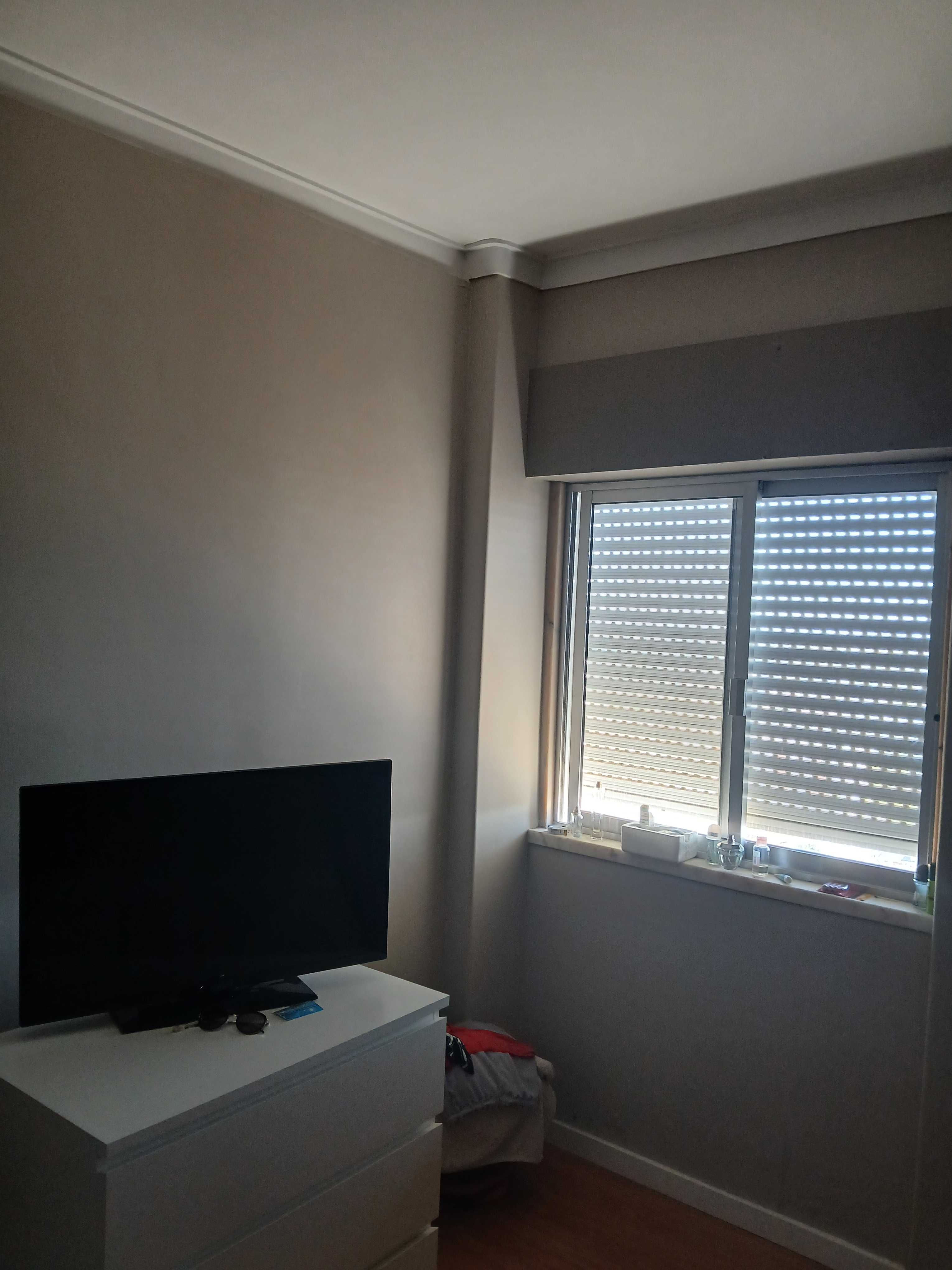 Alugo quarto em arroja
