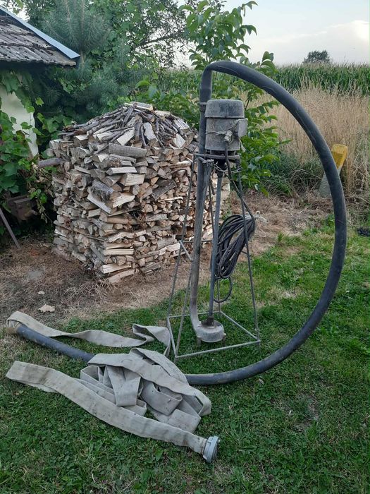 Pompa do szamba na stelażu z wężem