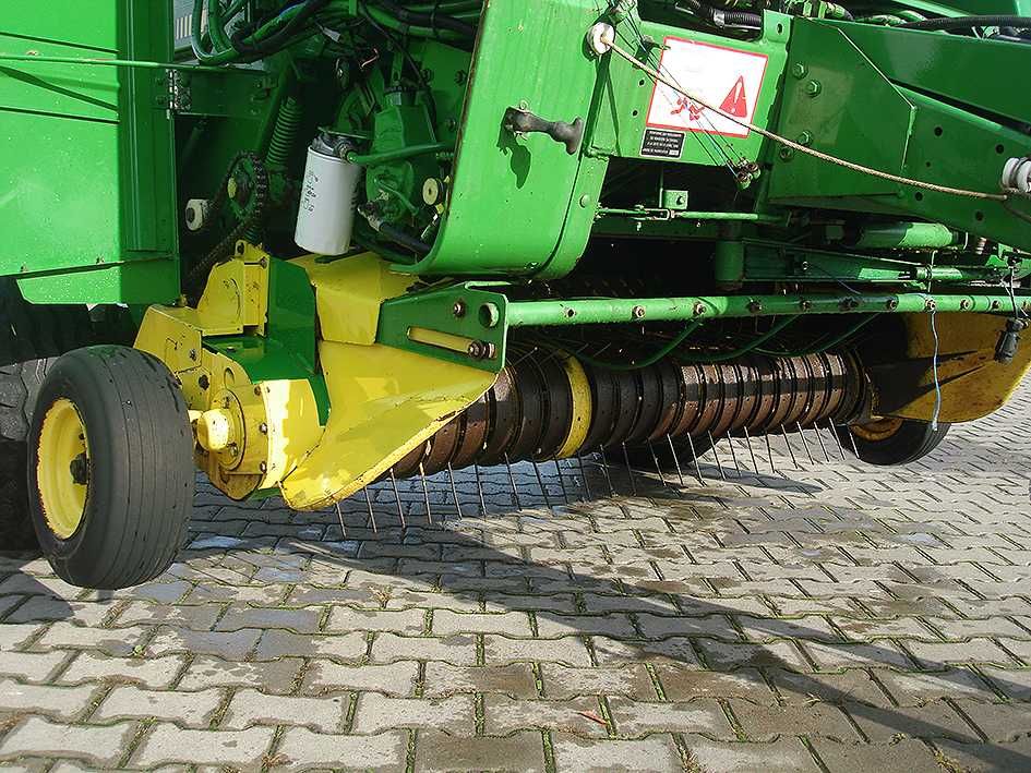 Пресс подборщик John Deere 550