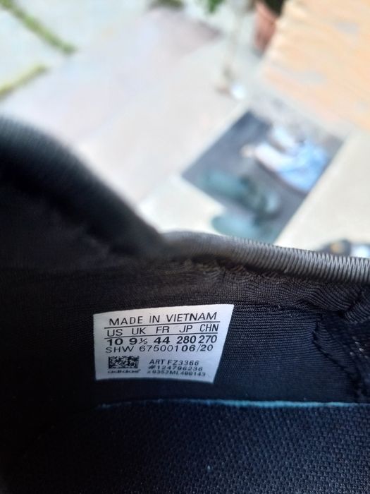 abibas кросівки 44, 42 розміри