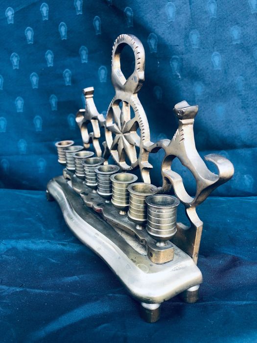 Świecznik mosiężny