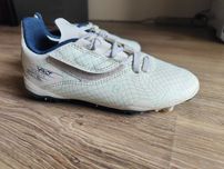 Buty do piłki nożnej na sztucznej murawie. dla dzieci rozmiar 29.