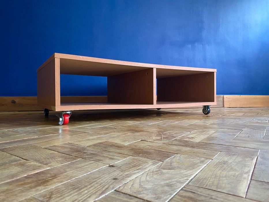 Mesa com rodas para usos diversificados