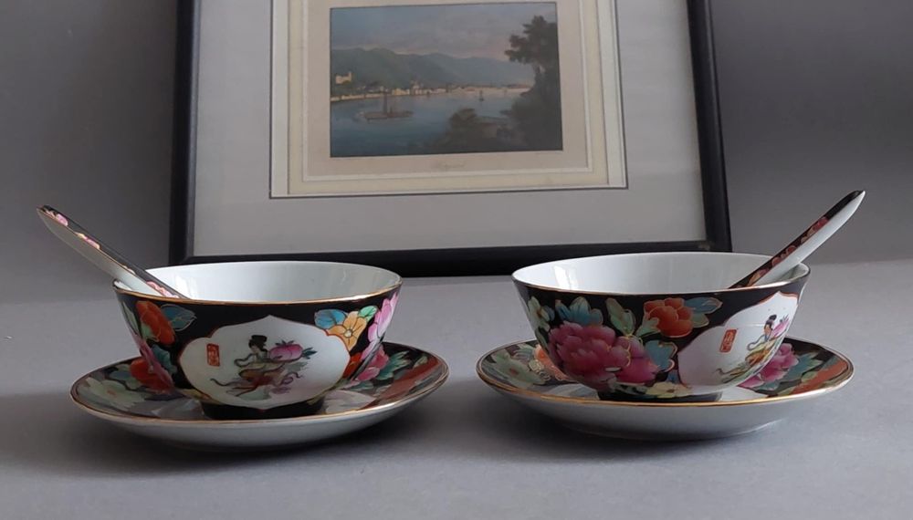 Miseczki chiński z łyżeczkami.2 szt.