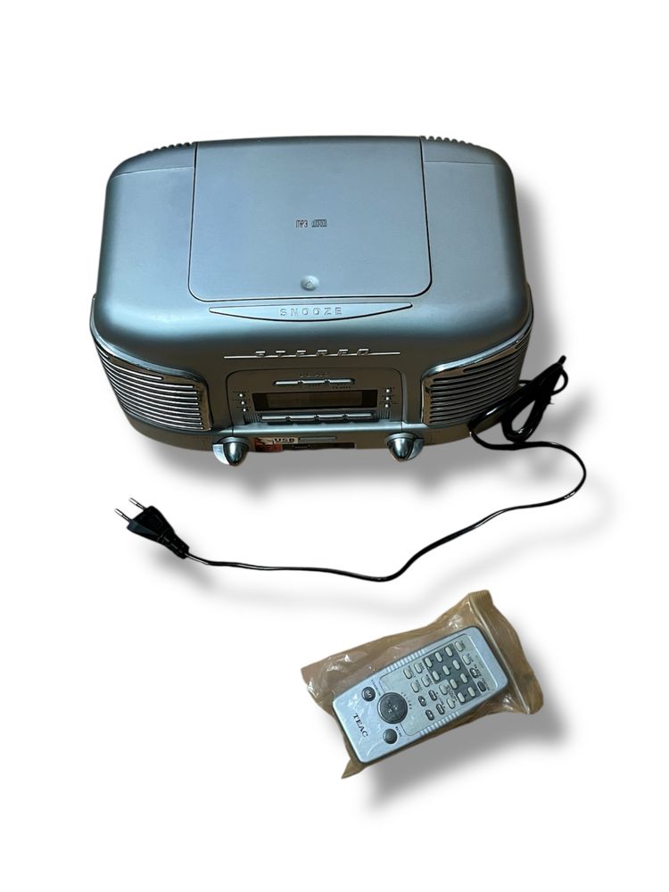 MP3/CD-програвач Teac SL-D900 з підтримкою флеш-накопичувачів Радіо