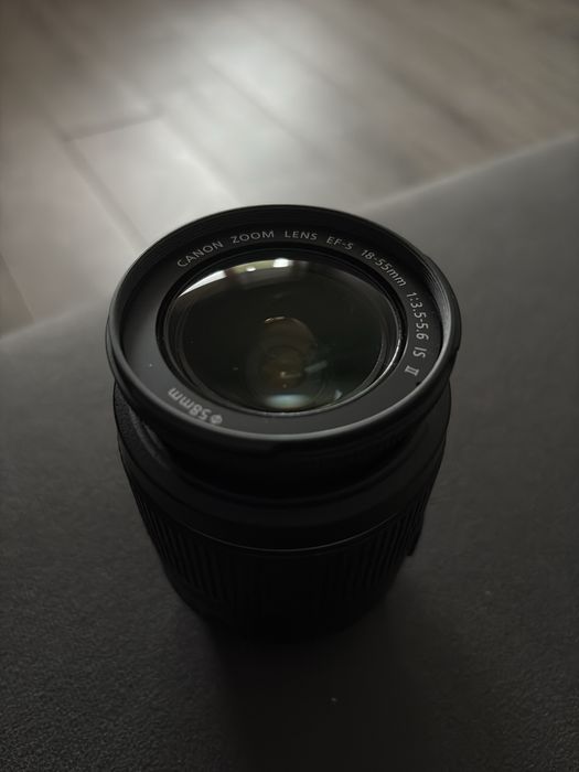 Canon Eos 2000D + obiektyw EF-S 18-55mm f/3.5-56 + akcesoria