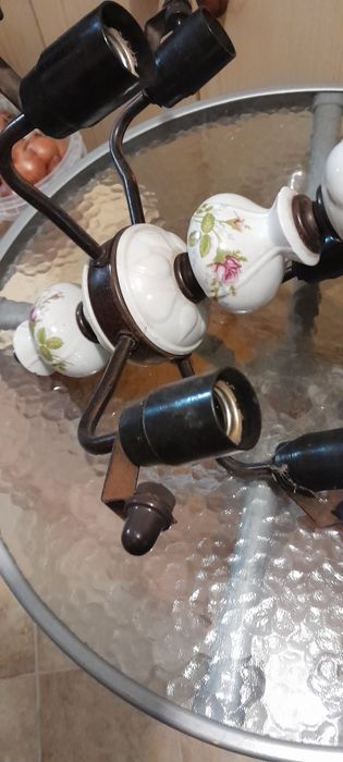 Żyrandol z porcelaną