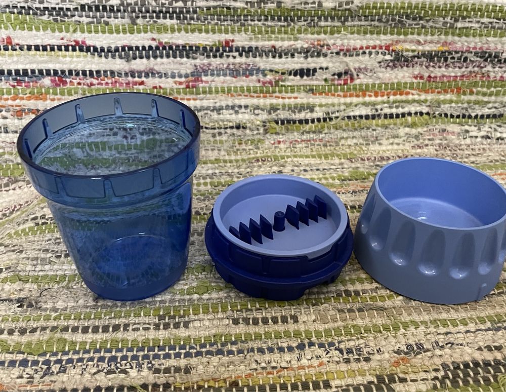Кухонные помошники от Tupperware - измельчитель, диффузор, конфетница.