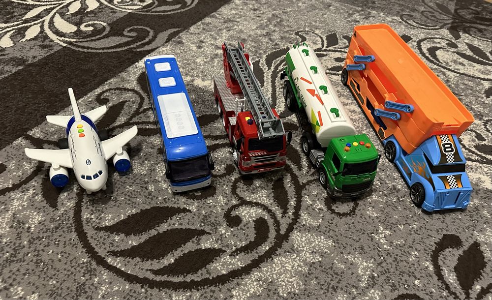 Машинки, автобус, літак, пожежна