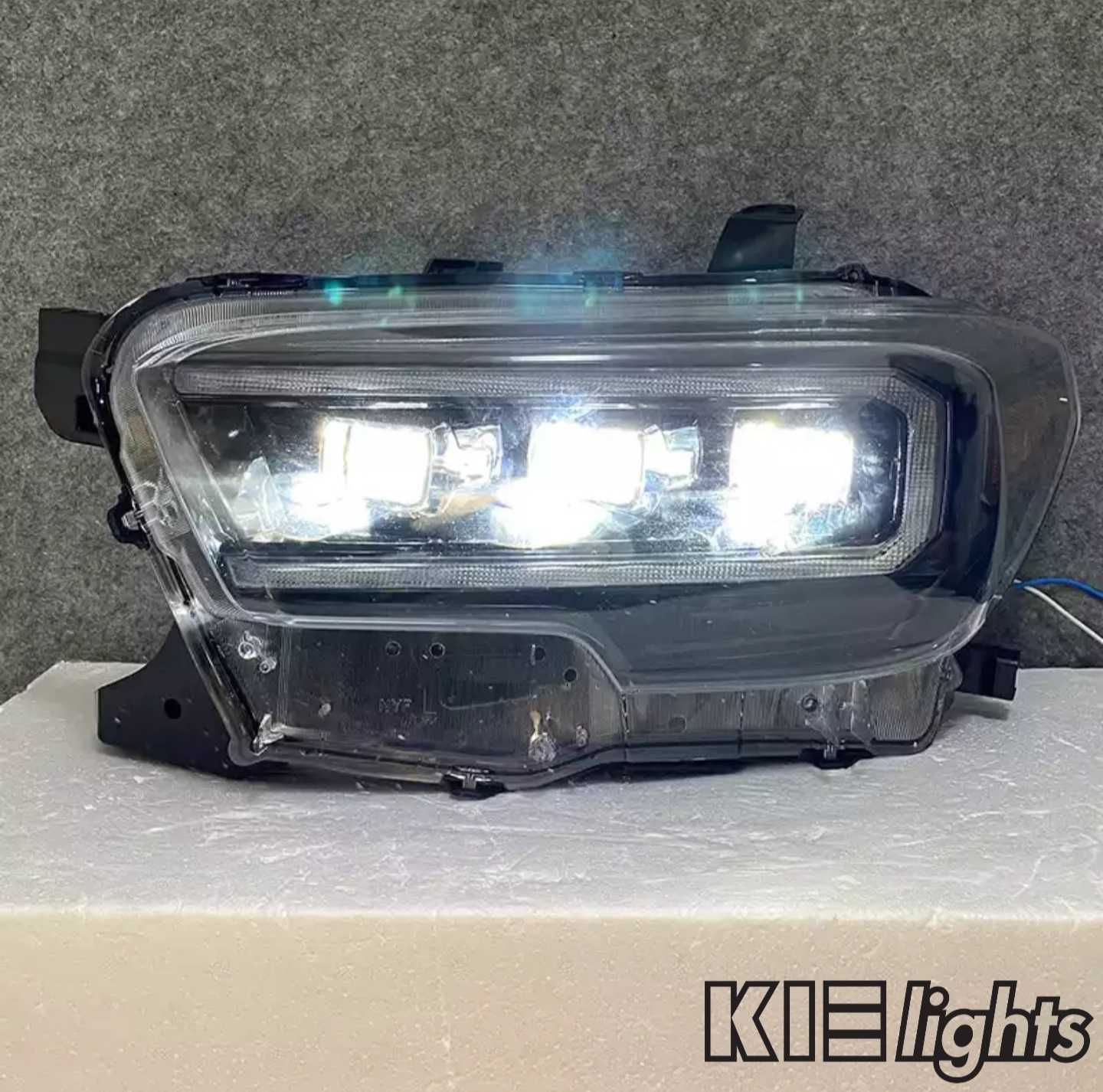 Toyota Tacoma 2015 - teraz lampy przednie lampa przód