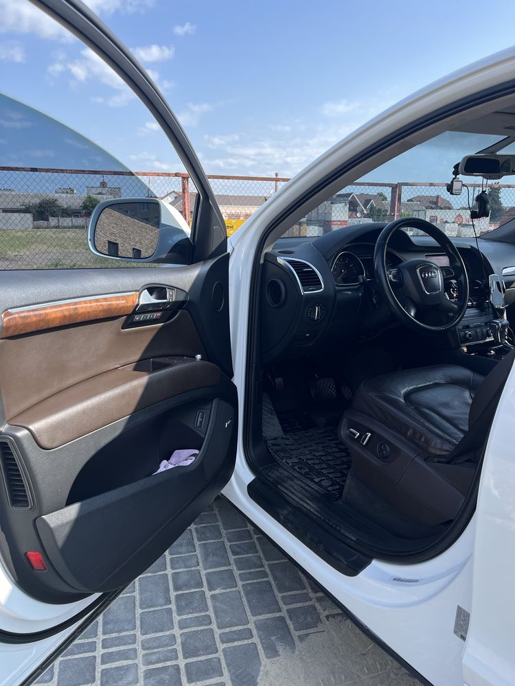 Продам Audi Q7 2011 року