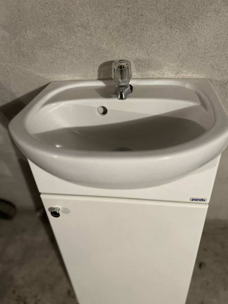 Sprzedam szafkę z umywalką
