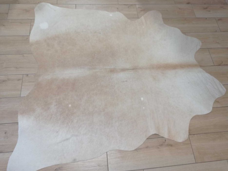 Dywan SKÓRA BYDLĘCA CIELAK POLSKI beżowy skóra naturalna